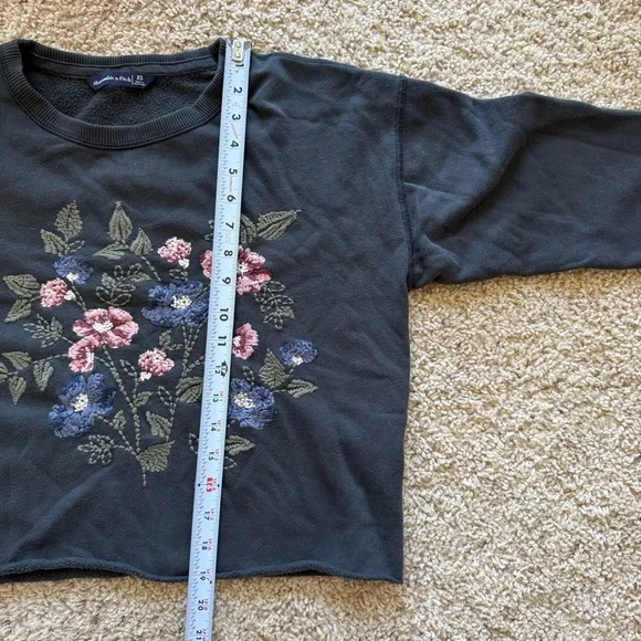 Abercrombie Embroidered Floral Cropped Fleece Sweatshirt XS Boho Cottage Fairy - Picture 8 of 8